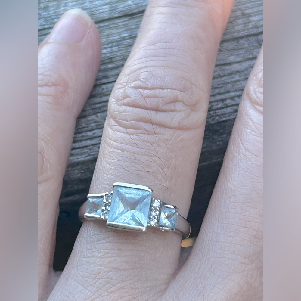 Aquamarine and diamond ring. 10K white gold. Size 4.5.